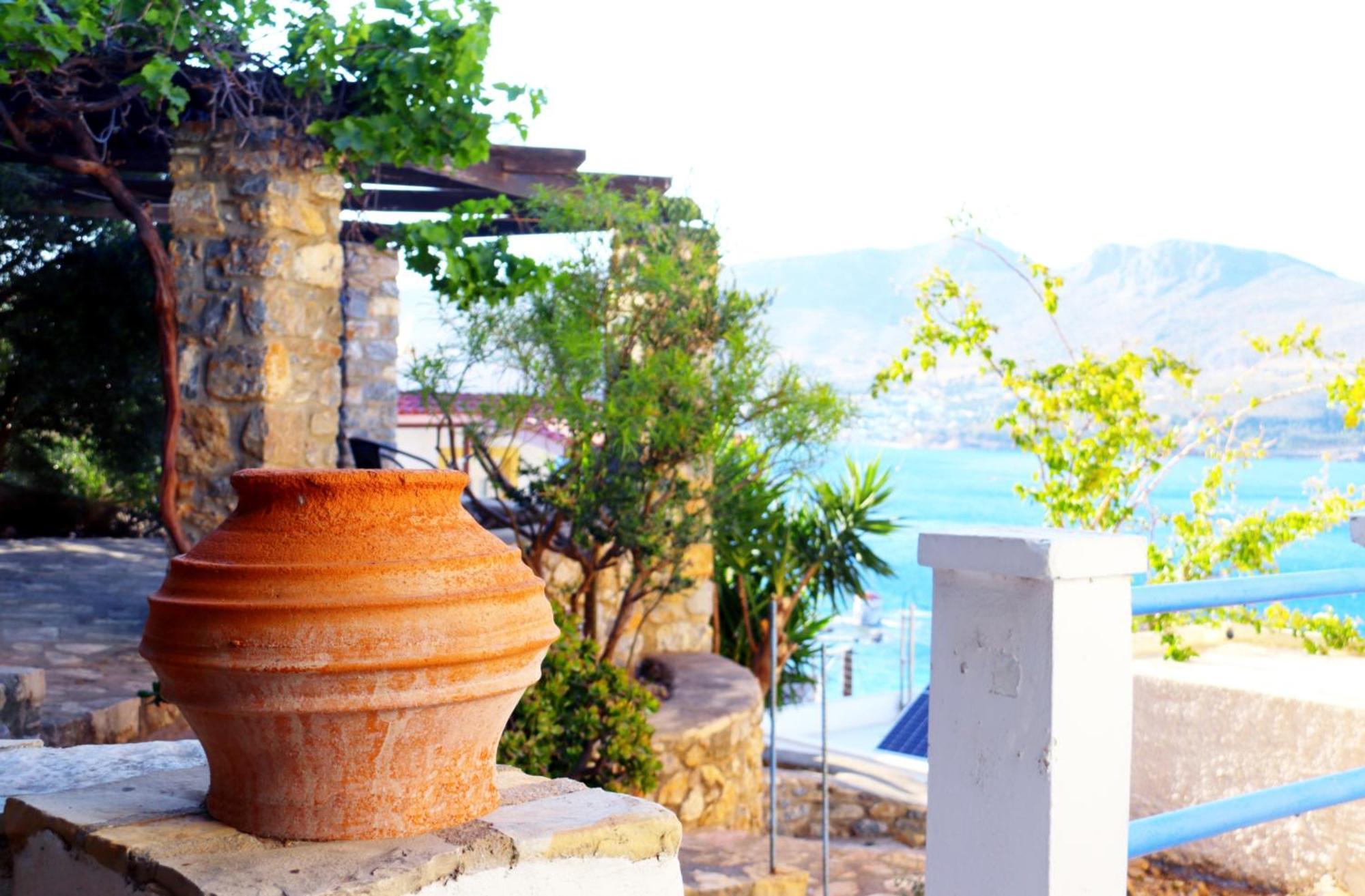 Elegeo Rockhouse Holiday home *